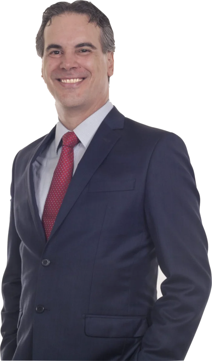 Rodrigo Soares de Azevedo, advogado, sorrindo, de terno